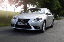Lexus IS 300h, front action 